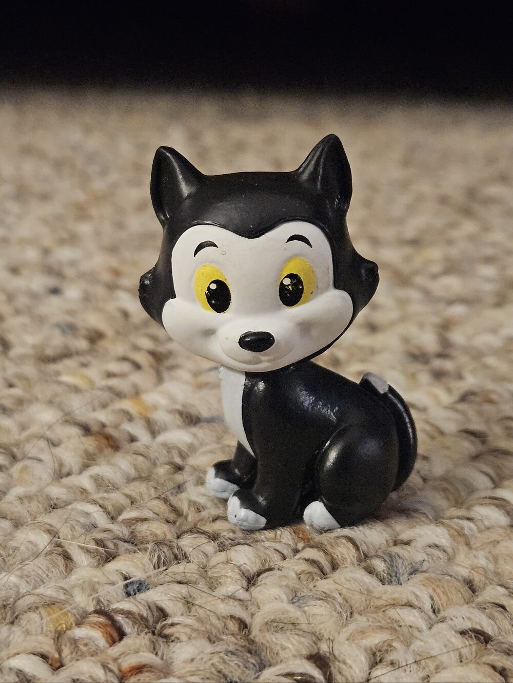 Disney Minnie Mouse Figaro Cat Figure